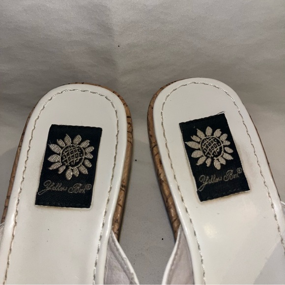 White & Gold Wedge Sandals Resort Chic Summer Dress Shoes - Picture 4 of 11